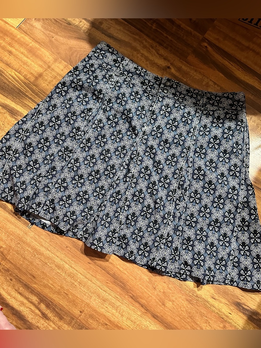 EUC Athleta Blue & White Printed Pleated Skort--sz 14P